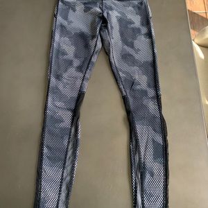 Patterned lulus w/ mesh on calves